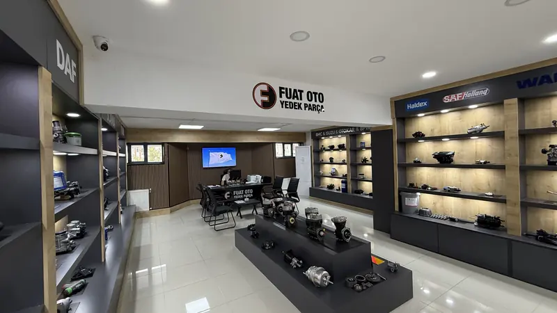 Showroom Dolapdere von Fuat Oto — Herstellerregale — 5