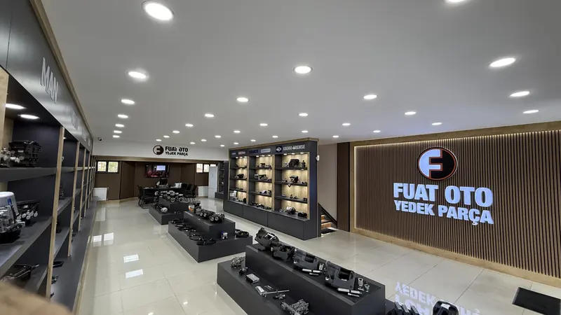 Showroom Dolapdere von Fuat Oto — Herstellerregale — 8