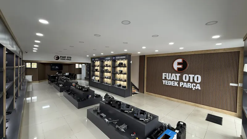 Showroom Dolapdere von Fuat Oto — Herstellerregale